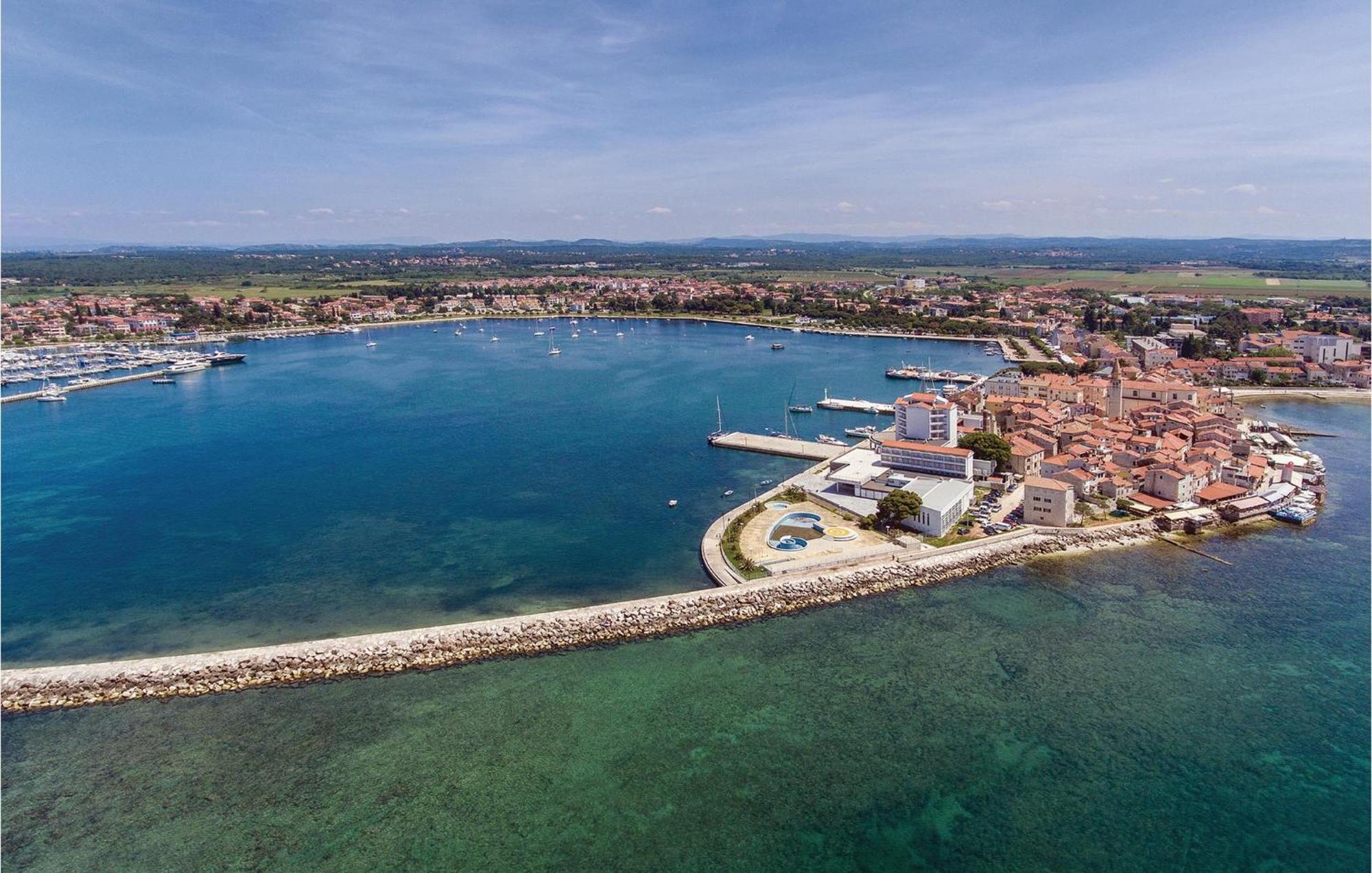 Lovely Apartment In Umag With Kitchen Exteriér fotografie