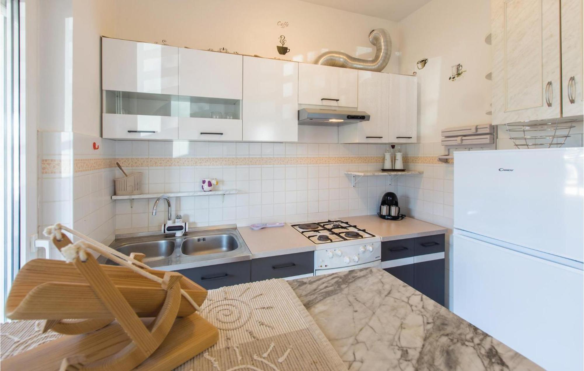 Lovely Apartment In Umag With Kitchen Exteriér fotografie