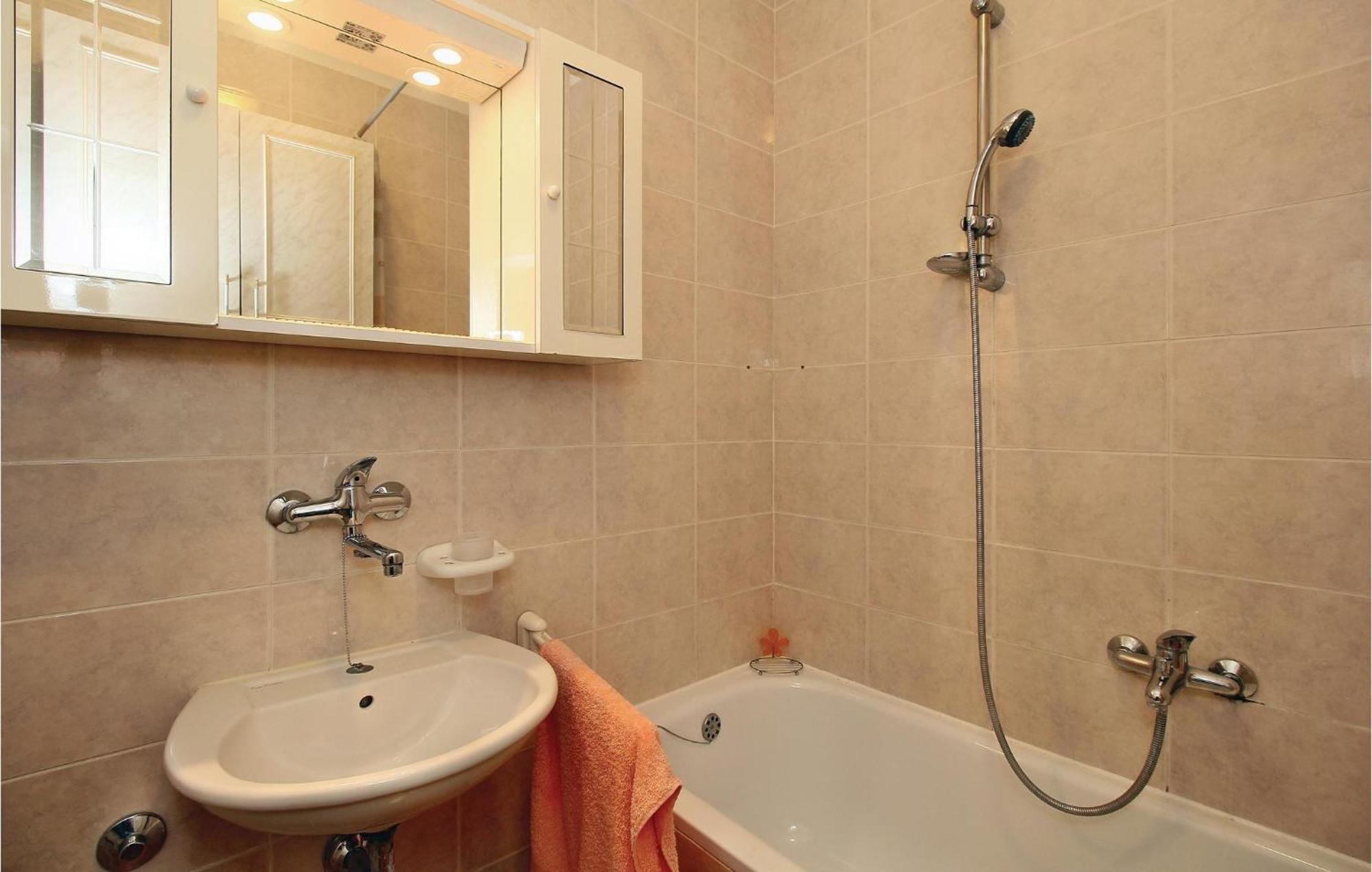Lovely Apartment In Umag With Kitchen Exteriér fotografie