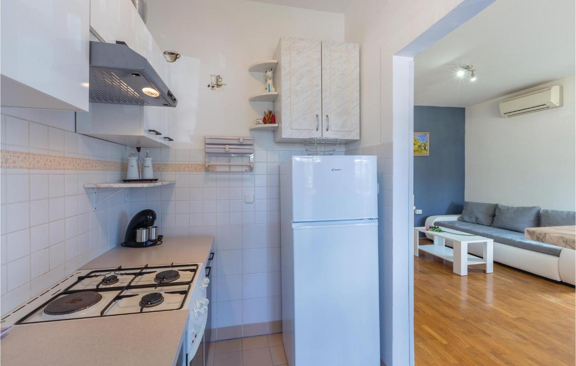 Lovely Apartment In Umag With Kitchen Exteriér fotografie