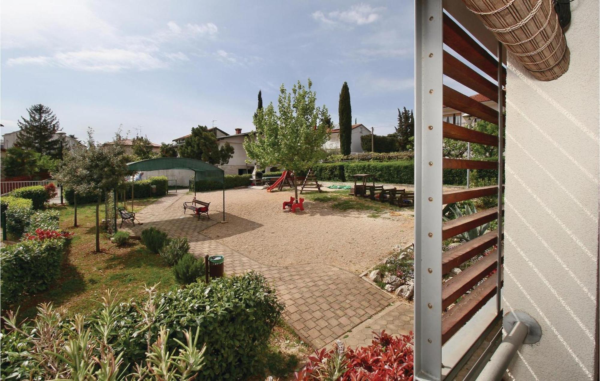 Lovely Apartment In Umag With Kitchen Exteriér fotografie