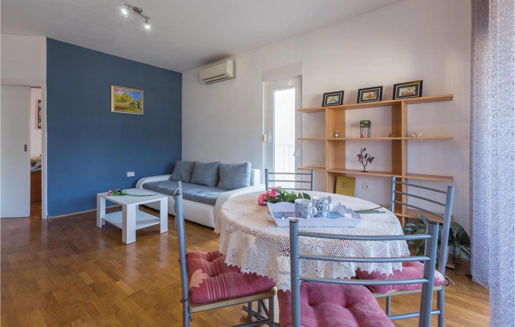 Lovely Apartment In Umag With Kitchen Exteriér fotografie