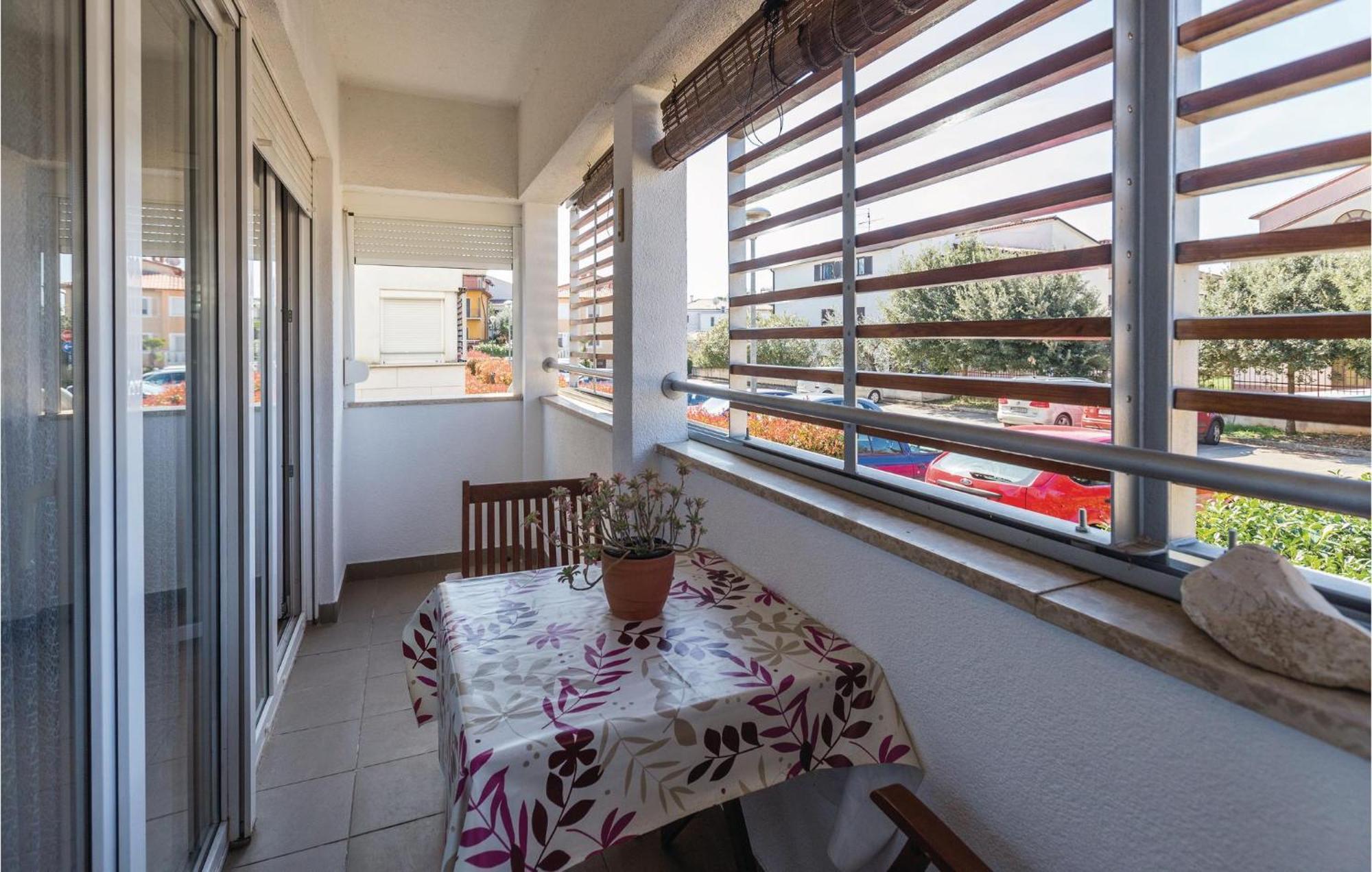 Lovely Apartment In Umag With Kitchen Exteriér fotografie