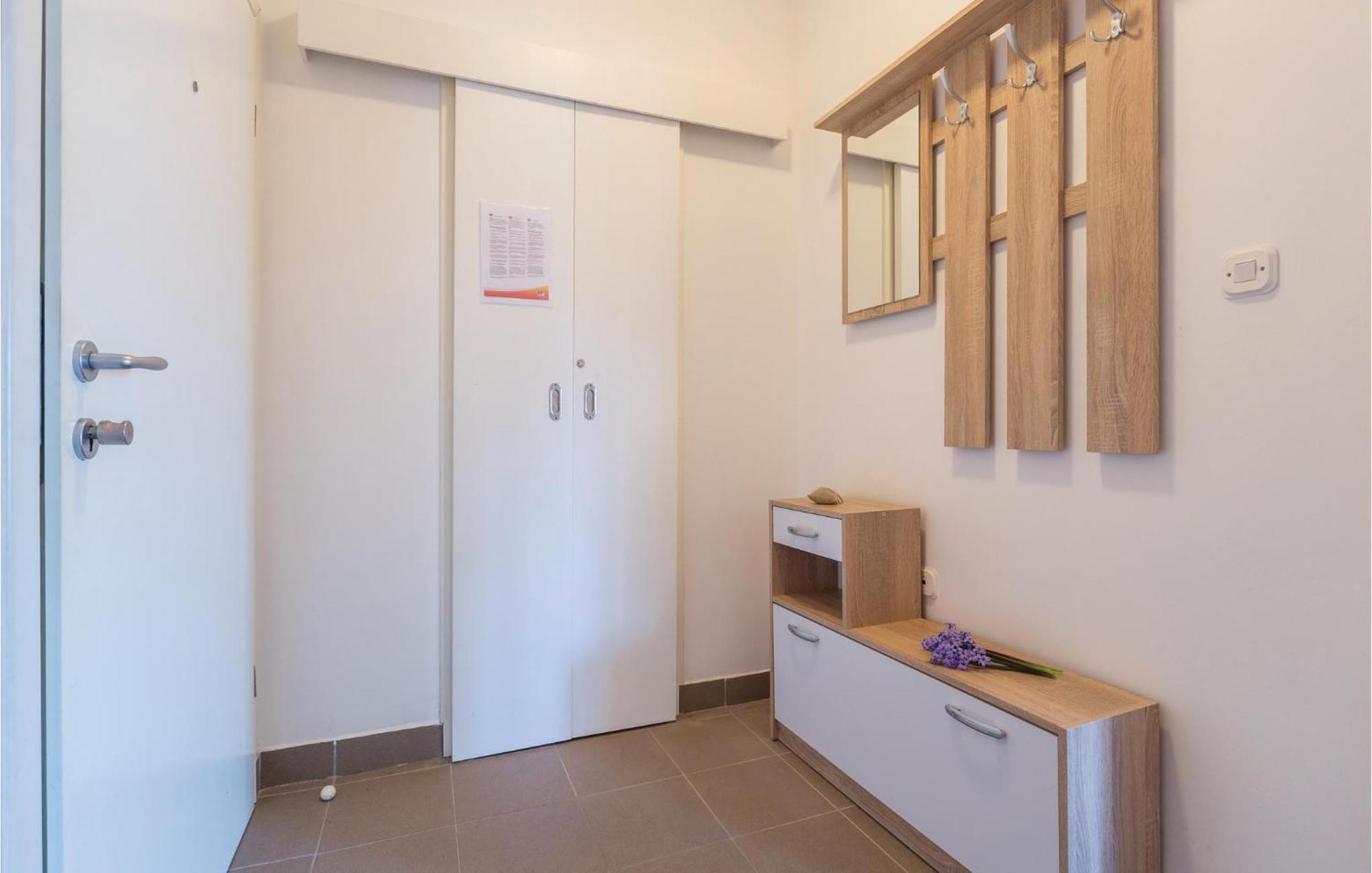 Lovely Apartment In Umag With Kitchen Exteriér fotografie